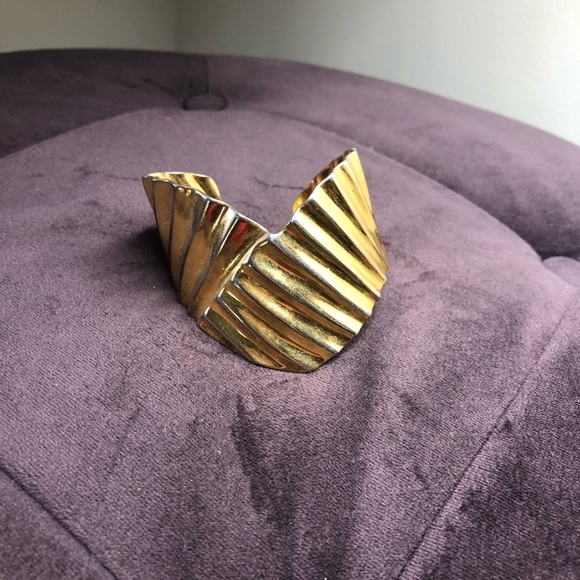 Vintage Jewelry - Vintage gold plated cuff